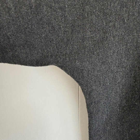 Cable & Gauge boat neck 3/4 sleeve pullover sweater with button detail on sleeve - Picture 4 of 10